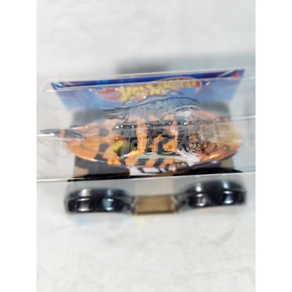 Hot Wheels Tiger Shark Monster Trucks Oversized 1:24 Scale - Picture 2 of 8